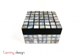 Black square lacquer box attached with pearl squares 12*H6 cm